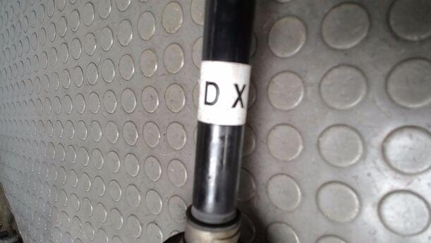 Foto: ANTRIEBSWELLE RECHTS ( SCHALTGETRIEBE ) eines Opel Corsa 1.2 16V Liftback