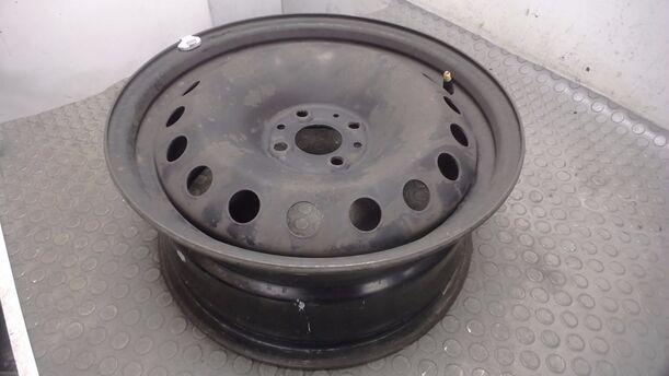 Foto: STAHLFELGE 7X16 ET39 eines Alfa Romeo Mito 1.4 16V Liftback