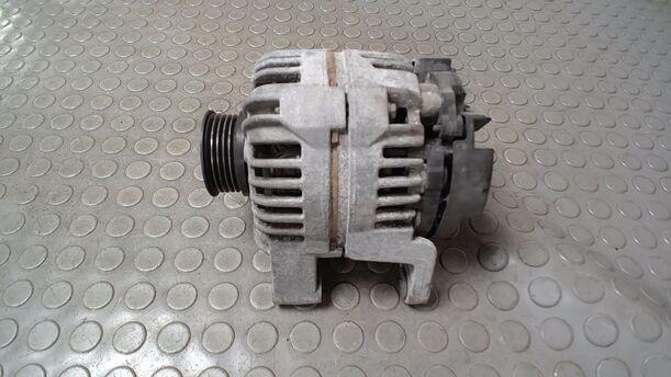 Foto: LICHTMASCHINE ( BOSCH / 100A ) eines Opel Corsa 1.2 16V Liftback