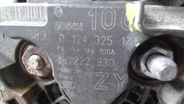 Foto: LICHTMASCHINE ( BOSCH / 100A ) eines Opel Corsa 1.2 16V Liftback