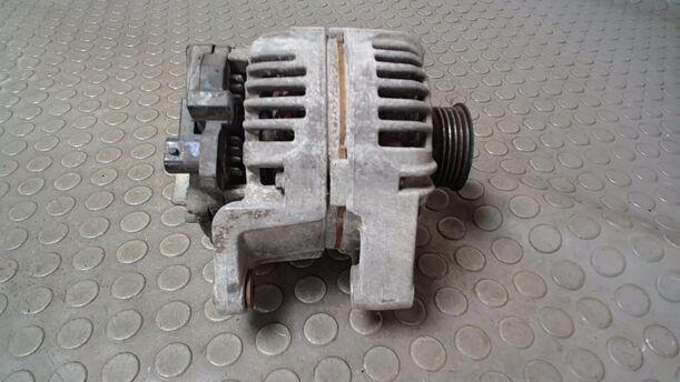 Foto: LICHTMASCHINE ( BOSCH / 100A ) eines Opel Corsa 1.2 16V Liftback