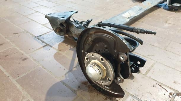 Foto: HINTERACHSE eines Fiat 500 1.4 16V Dualogic Liftback