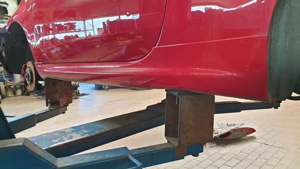Foto: SCHWELLERBLENDE LINKS eines Fiat 500 1.4 16V Dualogic Liftback
