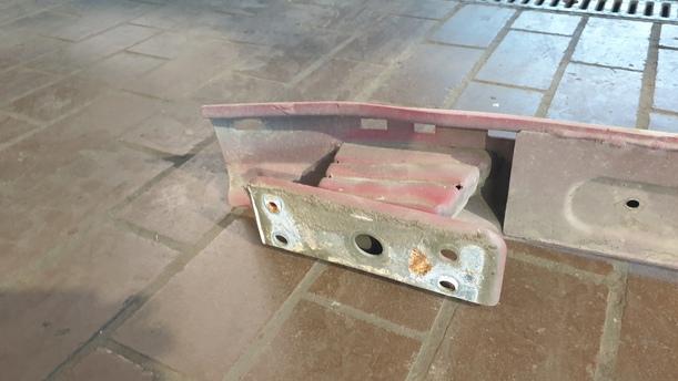 Foto: VERSTÄRKUNG HINTEN eines Fiat 500 1.4 16V Dualogic Liftback