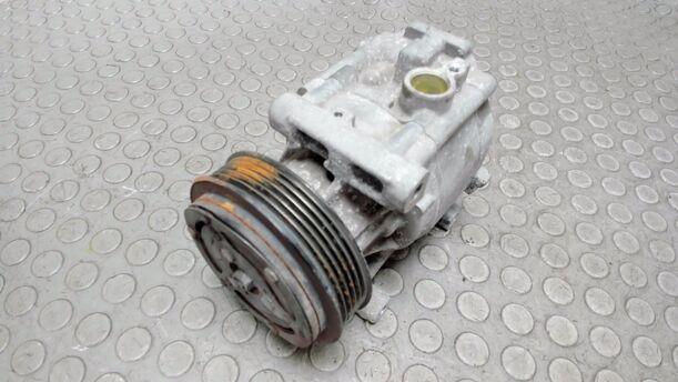Foto: KLIMAKOMPRESSOR eines Fiat 500 1.4 16V Dualogic Liftback