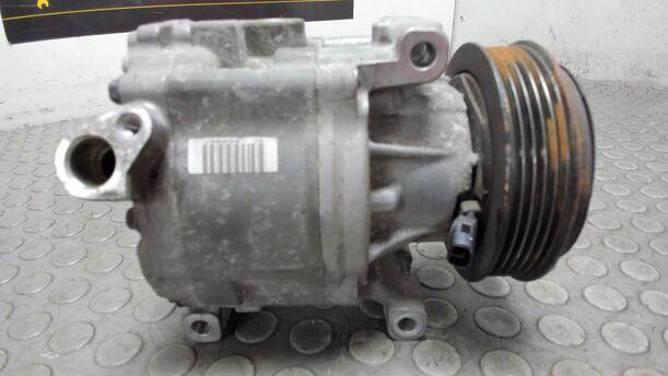 Foto: KLIMAKOMPRESSOR eines Fiat 500 1.4 16V Dualogic Liftback