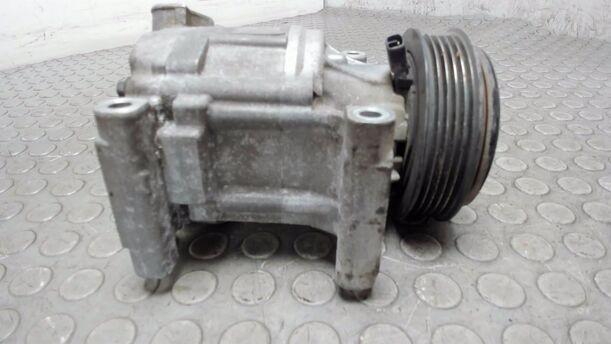 Foto: KLIMAKOMPRESSOR eines Fiat 500 1.4 16V Dualogic Liftback