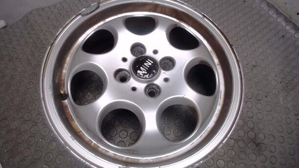 Foto: ALUFELGE 5,5X15 ET45 eines Mini (BMW) Mini Liftback