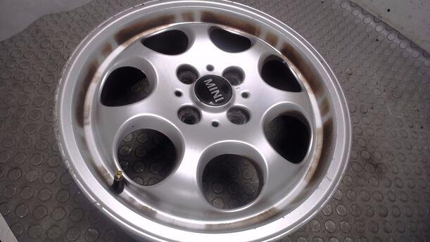 Foto: ALUFELGE 5,5X15 ET45 eines Mini (BMW) Mini Liftback