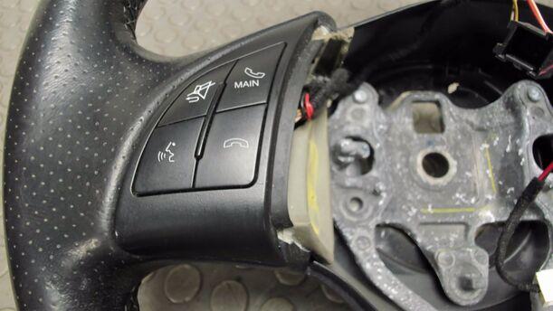 Foto: LEDERLENKRAD ( SCHALTWIPPEN ) eines Fiat 500 1.4 16V Dualogic Liftback