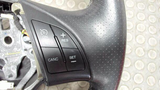 Foto: LEDERLENKRAD ( SCHALTWIPPEN ) eines Fiat 500 1.4 16V Dualogic Liftback