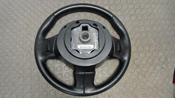 Foto: LEDERLENKRAD ( SCHALTWIPPEN ) eines Fiat 500 1.4 16V Dualogic Liftback