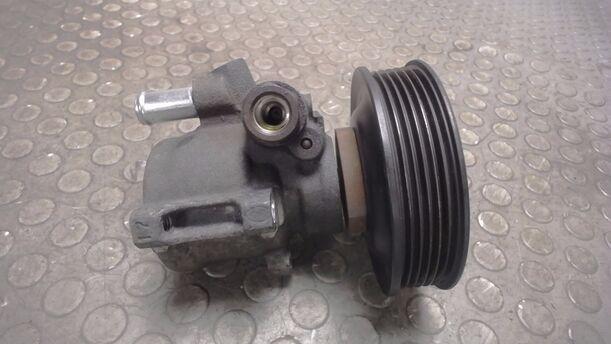 Foto: SERVOPUMPE / PUMPE SERVOLENKUNG eines VW Polo 45 Liftback