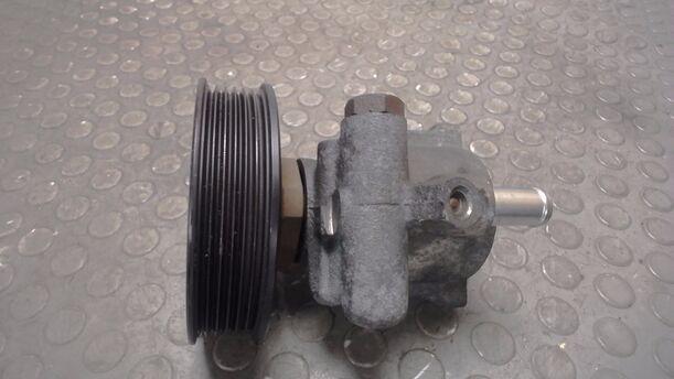 Foto: SERVOPUMPE / PUMPE SERVOLENKUNG eines VW Polo 45 Liftback