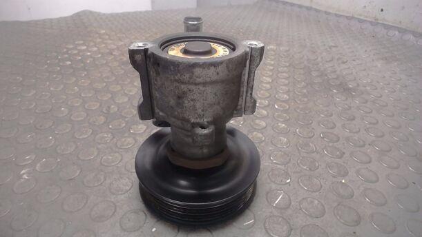 Foto: SERVOPUMPE / PUMPE SERVOLENKUNG eines VW Polo 45 Liftback