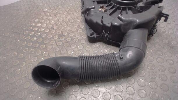 Foto: LUFTFILTERKASTEN eines VW Polo 45 Liftback