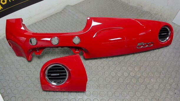 Foto: BLENDE / ABDECKUNG ARMATURENBRETT eines Fiat 500 1.4 16V Dualogic CLX