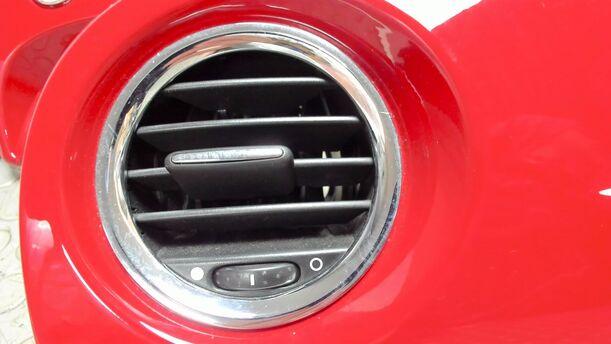 Foto: BLENDE / ABDECKUNG ARMATURENBRETT eines Fiat 500 1.4 16V Dualogic CLX
