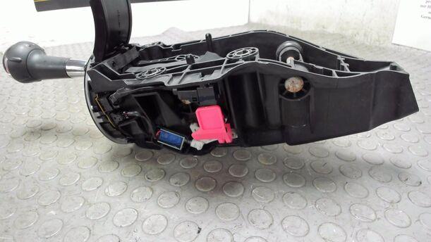 Foto: SCHALTUNG / SCHALTGESTÄNGE ( AUTOMATIK / US ) eines Fiat 500 1.4 16V Dualogic CLX