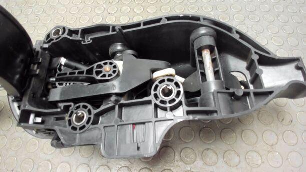 Foto: SCHALTUNG / SCHALTGESTÄNGE ( AUTOMATIK / US ) eines Fiat 500 1.4 16V Dualogic CLX