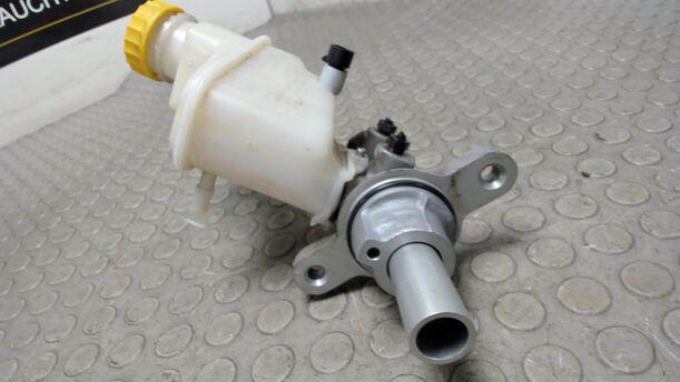 Foto: HAUPTBREMSZYLINDER eines Fiat 500 1.4 16V Dualogic CLX