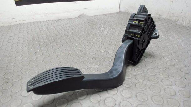 Foto: GASPEDAL ( VOLLAUTOMATIK / BENZIN ) eines Fiat 500 1.4 16V Dualogic CLX