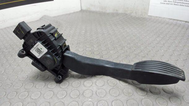 Foto: GASPEDAL ( VOLLAUTOMATIK / BENZIN ) eines Fiat 500 1.4 16V Dualogic CLX