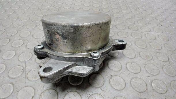 Foto: VAKUUMPUMPE / UNTERDRUCKPUMPE eines Fiat 500 1.4 16V Dualogic CLX