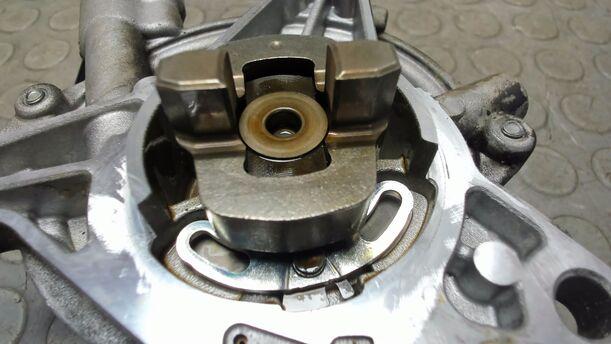 Foto: VAKUUMPUMPE / UNTERDRUCKPUMPE eines Fiat 500 1.4 16V Dualogic CLX
