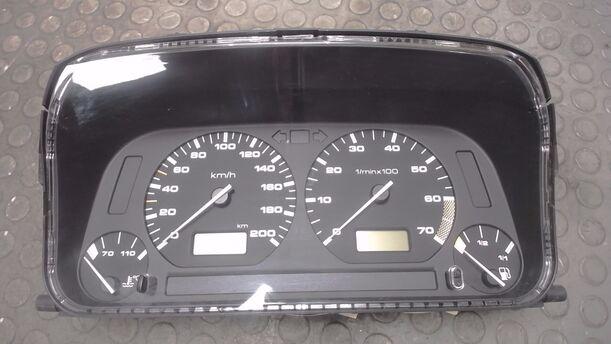 Foto: TACHOEINHEIT / INSTRUMENTENTAFEL eines VW Polo 45 CLX