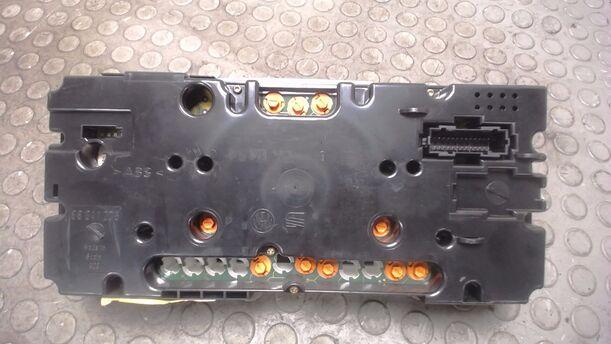 Foto: TACHOEINHEIT / INSTRUMENTENTAFEL eines VW Polo 45 CLX