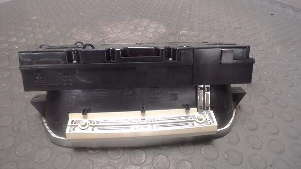 Foto: TACHOEINHEIT / INSTRUMENTENTAFEL eines VW Polo 45 CLX