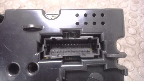 Foto: TACHOEINHEIT / INSTRUMENTENTAFEL eines VW Polo 45 CLX