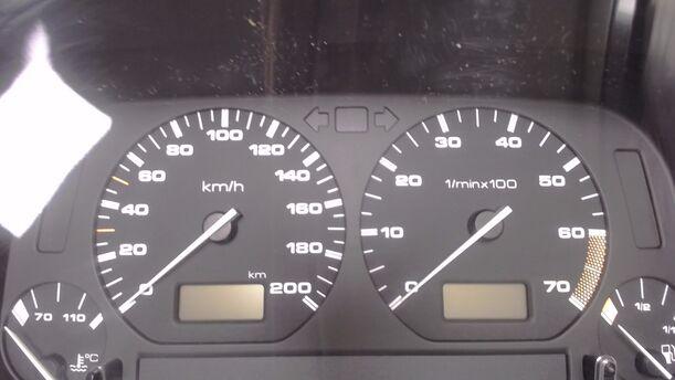 Foto: TACHOEINHEIT / INSTRUMENTENTAFEL eines VW Polo 45 CLX