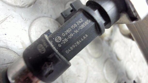 Foto: KRAFTSTOFFVERTEILER / EINSPRITZDÜSE eines Fiat 500 1.4 16V Dualogic CLX