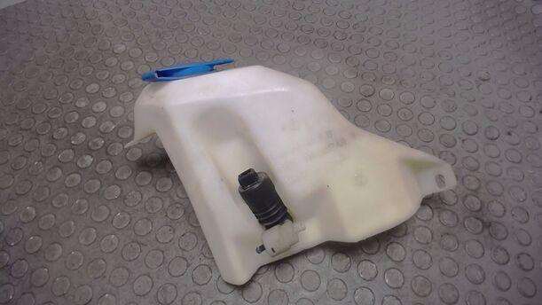Foto: SCHEIBENWASCHBEHÄLTER eines VW Polo 45 CLX