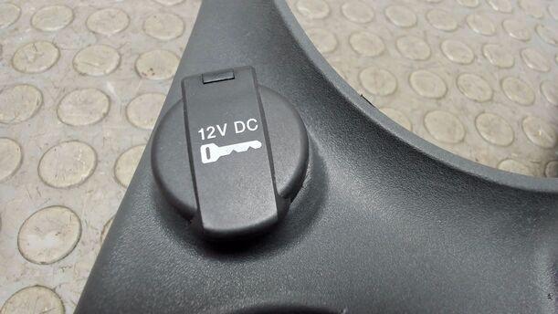 Foto: MITTELKONSOLE / GETRÄNKEHALTER eines Fiat 500 1.4 16V Dualogic CLX