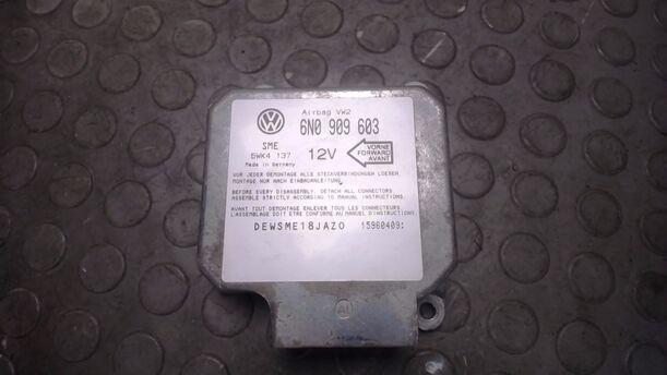 Foto: STEUERGERÄT AIRBAG / AIRBAGSTEUERGERÄT eines VW Polo 45 CLX