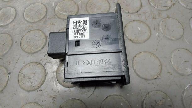 Foto: USB LADESTECKER eines Fiat 500 1.4 16V Dualogic CLX