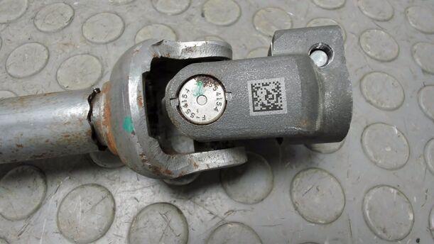Foto: KREUZGELENK / LENKSPINDEL UNTEN eines Fiat 500 1.4 16V Dualogic CLX