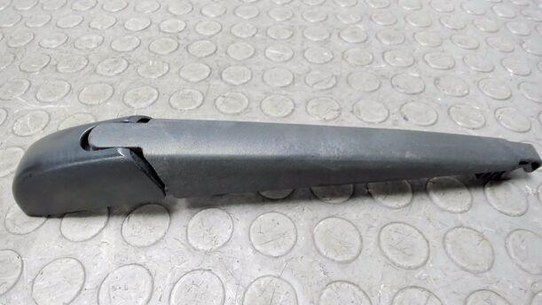 Foto: SCHEIBENWISCHERARM HINTEN eines Fiat 500 1.4 16V Dualogic CLX
