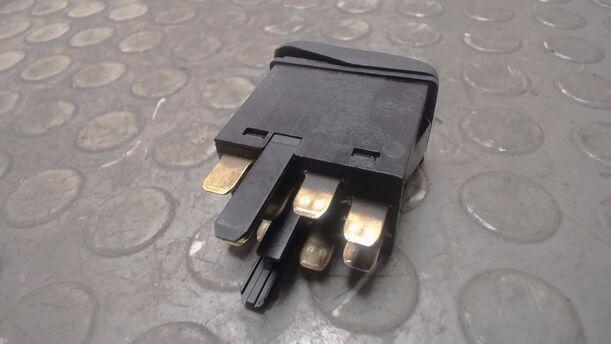 Foto: SCHALTER WARNBLINKANLAGE / WARNBLINKSCHALTER eines VW Polo 45
