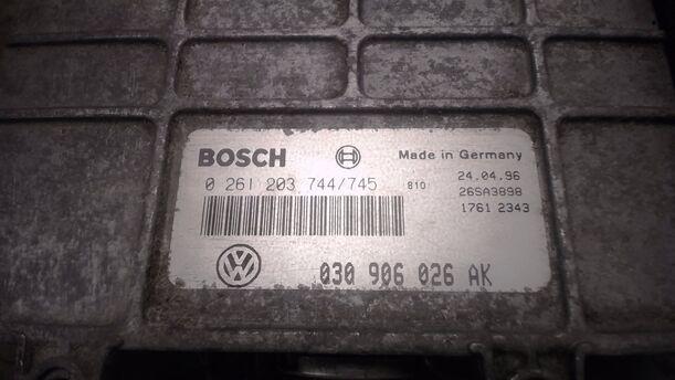 Foto: MOTORSTEUERGERÄT / STEUERGERÄT EINSPRITZUNG eines VW Polo 45