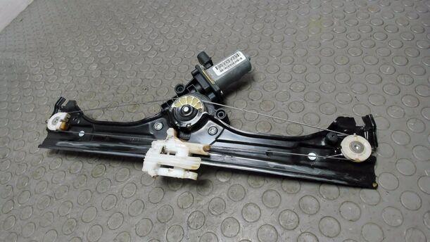 Foto: FENSTERHEBER VORNE LINKS eines Fiat 500 1.4 16V Dualogic