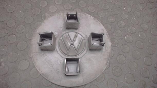 Foto: RADKAPPE / NABENDECKEL eines VW Polo 45