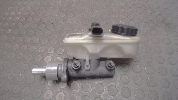 Foto: HAUPTBREMSZYLINDER eines VW Polo 45