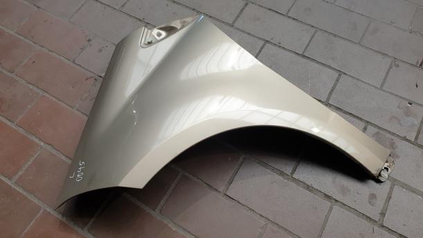 Foto: KOTFLÜGEL LINKS eines Mercedes-Benz A 180 CDI