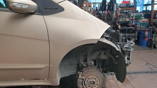 Foto: KOTFLÜGEL RECHTS eines Mercedes-Benz A 180 CDI