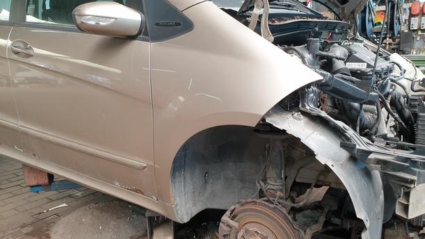 Foto: KOTFLÜGEL RECHTS eines Mercedes-Benz A 180 CDI