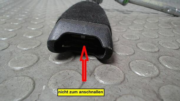 Foto: GURTSTRAFFER AUSSEN RECHTS ( NICHT ZUM ANSCHNALLEN ) eines Opel Corsa 1.2 16V